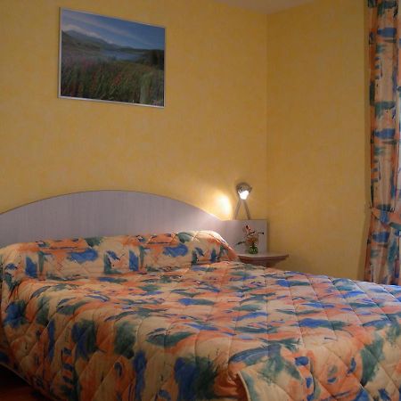 Hotel L'Ostalou Issoire Esterno foto