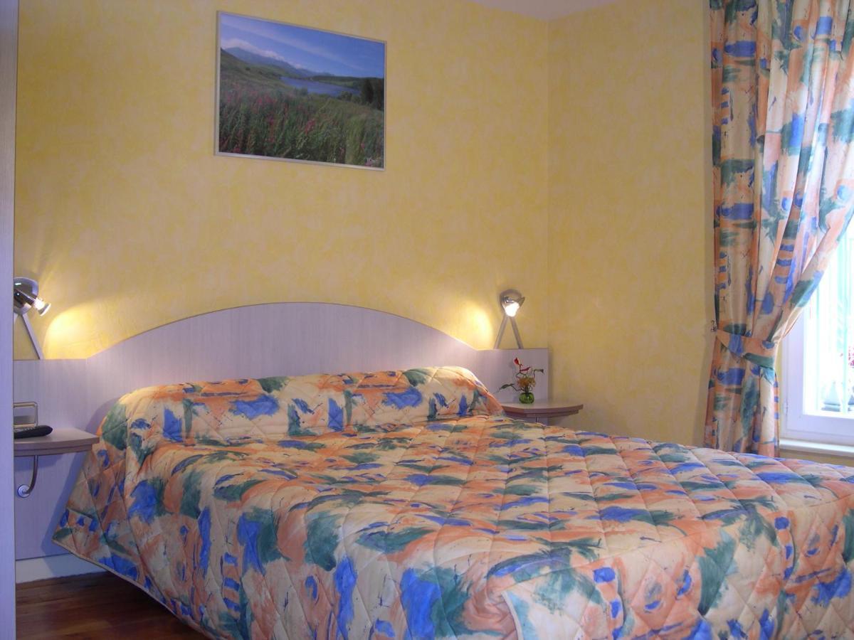 Hotel L'Ostalou Issoire Esterno foto