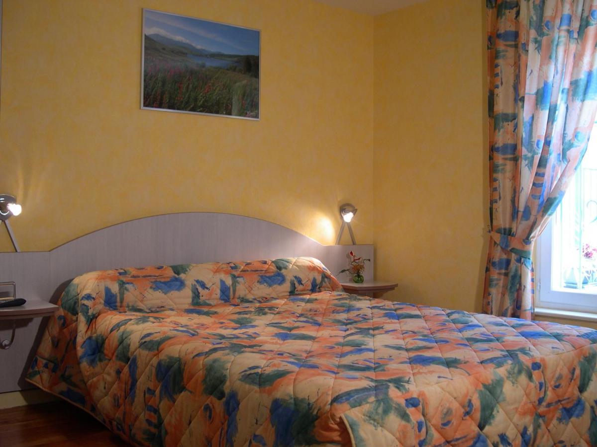 Hotel L'Ostalou Issoire Esterno foto