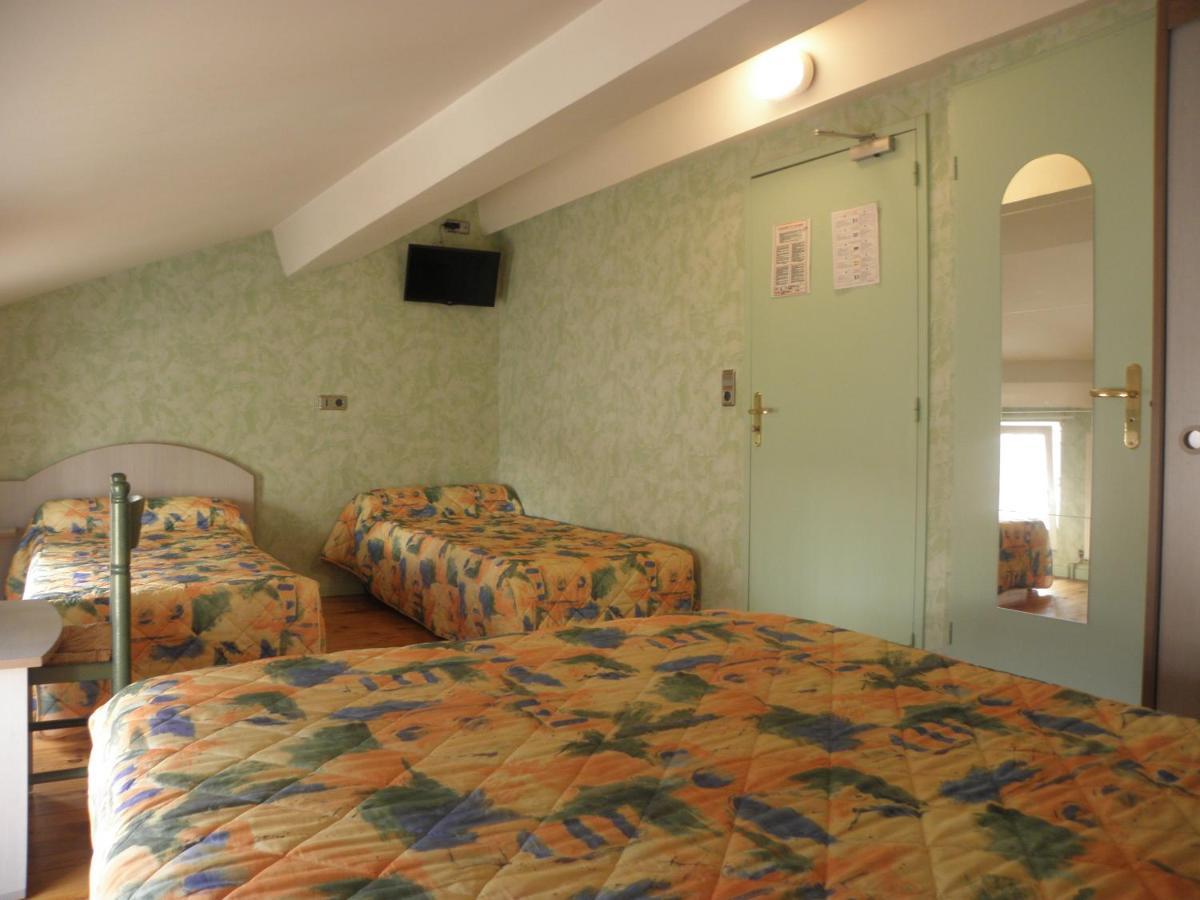 Hotel L'Ostalou Issoire Esterno foto