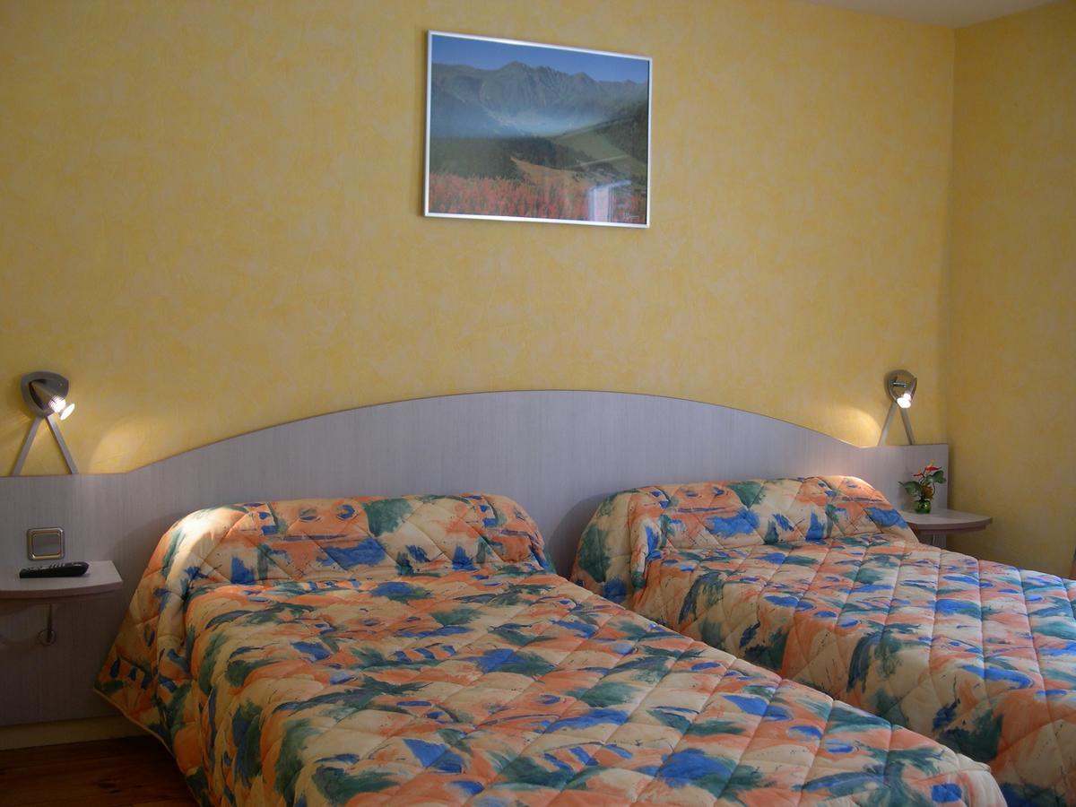 Hotel L'Ostalou Issoire Esterno foto