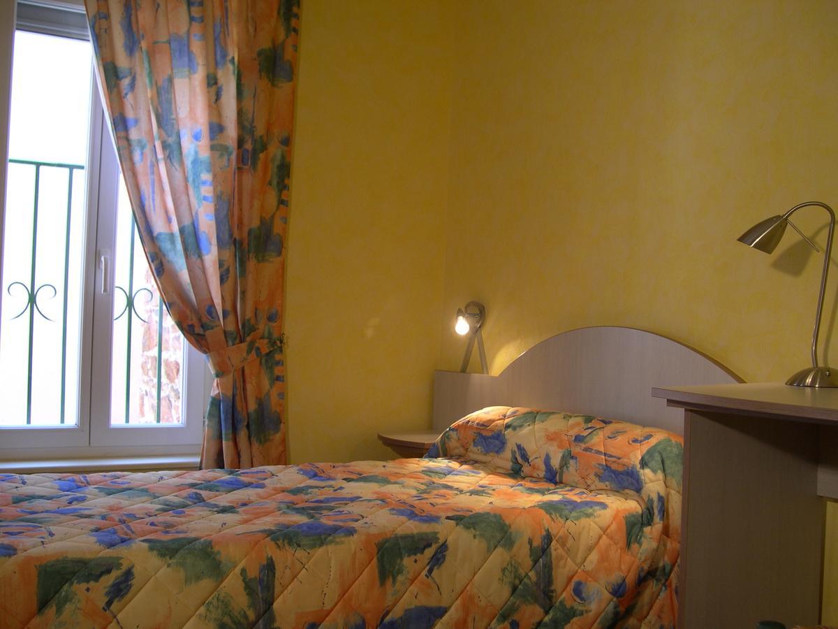 Hotel L'Ostalou Issoire Esterno foto