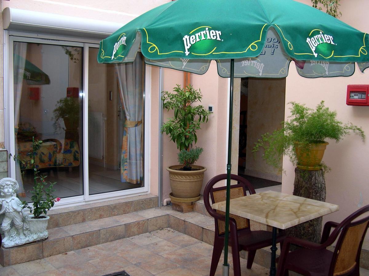 Hotel L'Ostalou Issoire Esterno foto
