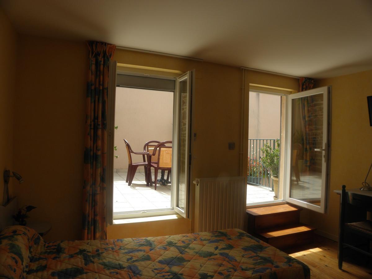 Hotel L'Ostalou Issoire Esterno foto